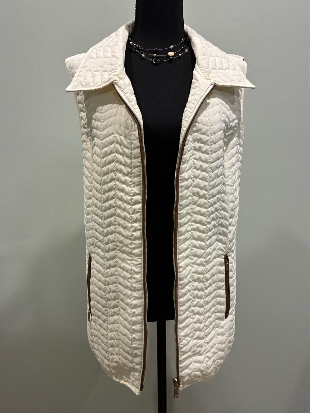 Onque Casuals Cream Quilted Sleeveless Zip-Front Vest with Brown Trim